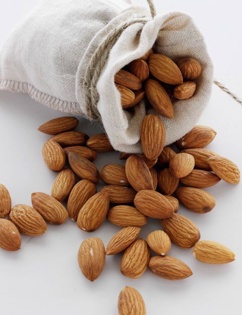 Premium Raw Almonds – Fresh, Crunchy, Protein & Vitamin-Rich Superfood